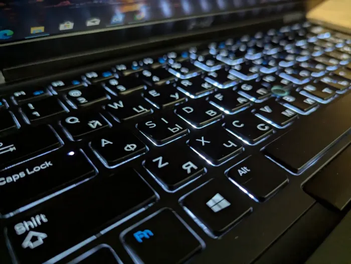 Ультрабук Dell Latitude 5480 / 14" (1920x1080) IPS / Intel Core i5-6300U (2 (4) ядра по 2.4 - 3.0 GHz) / 8 GB DDR4 / 256 GB SSD / Intel HD Graphics 520 / WebCam / HDMI / Windows 10 б/в - зображення 6