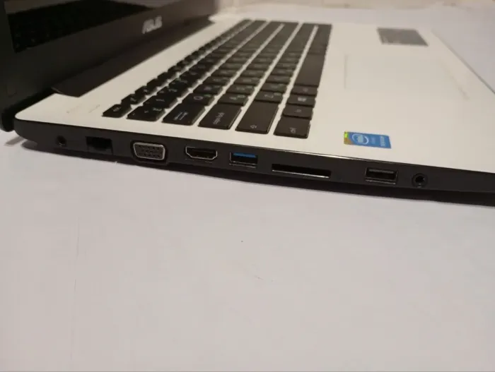 Ноутбук Б-клас Asus X553M / 15.6" (1366x768) TN / Intel Pentium N3530 (4 ядра по 2.16 - 2.58 GHz) / 4 GB DDR3 / 500 GB HDD / Intel HD Graphics / WebCam б/в - зображення 4