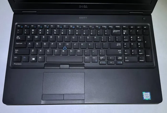 Мобільна робоча станція Dell Precision 3520 / 15.6" (1920x1080) TN / Intel Core i5-7440HQ (4 ядра по 2.8 - 3.8 GHz) / 16 GB DDR4 / 256 GB SSD / nVidia Quadro M620, 2 GB GDDR5, 128-bit / WebCam б/в - зображення 3