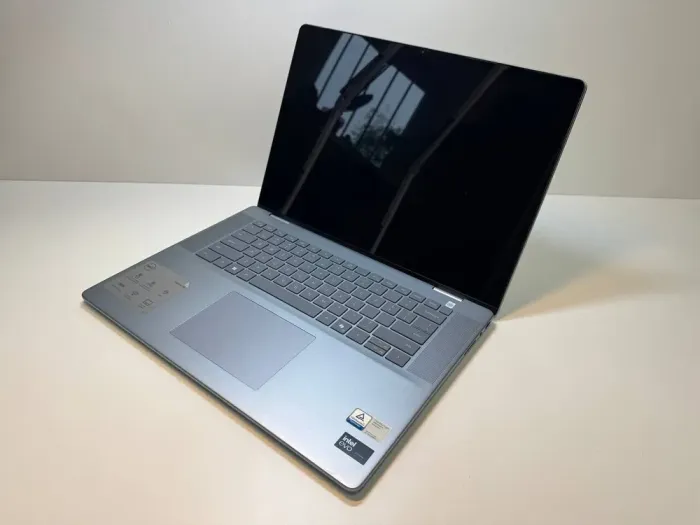 Ноутбук Dell Inspiron 16 Plus 7640 / 16" (2560x1600) IPS Touch / Intel Core Ultra 7 155H (16 (22) ядер по 1.4 - 4.8 GHz) / 32 GB DDR5 / 1000 GB SSD / Intel Arc graphics / WebCam / TouchID б/в - зображення 4