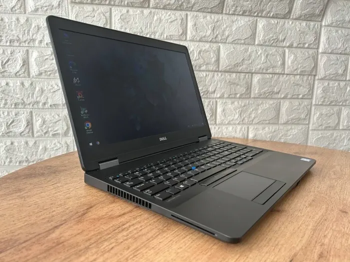 Ноутбук Б-клас Dell Latitude E5570 / 15.6" (1366x768) TN / Intel Core i7-6600U (2 (4) ядра по 2.6 - 3.4 GHz) / 8 GB DDR4 / 180 GB SSD M.2 / AMD Radeon R7 M360, 2 GB GDDR5, 64-bit / HDMI б/в - зображення 5