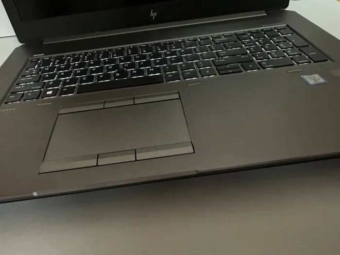 Мобільна робоча станція HP zBook 17 G6 / 17.3" (1920x1080) IPS / Intel Core i9-9880H (8 (16) ядер по 2.3 - 4.8 GHz) / 64 GB DDR4 / 256 GB SSD + 500 GB HDD / nVidia Quadro RTX 5000, 16 GB GDDR6, 256-bit / WebCam б/в - зображення 7