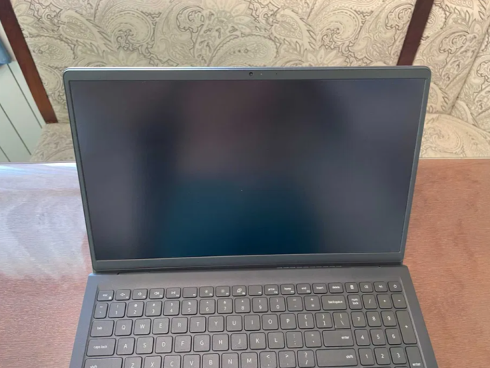 Ультрабук Dell Inspiron 3511 / 15.6" (1920x1080) IPS / Intel Core i5-1135G7 (4 (8) ядра по 2.4 - 4.2 GHz) / 8 GB DDR4 / 256 GB SSD (NVMe PCIe) / Intel Iris Xe Graphics / WebCam б/в - зображення 5