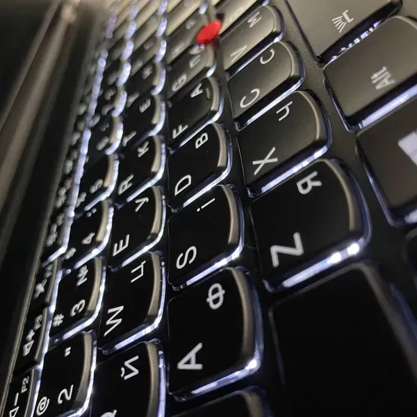 Мобільна робоча станція Lenovo ThinkPad P70 / 17.3" (3840x2160) IPS / Intel Core i7-6820HQ (4 (8) ядра по 2.7 - 3.6 GHz) / 32 GB DDR4 / 512 GB SSD / nVidia Quadro M3000M, 4 GB GDDR5, 256-bit / WebCam / TouchID б/в - зображення 6