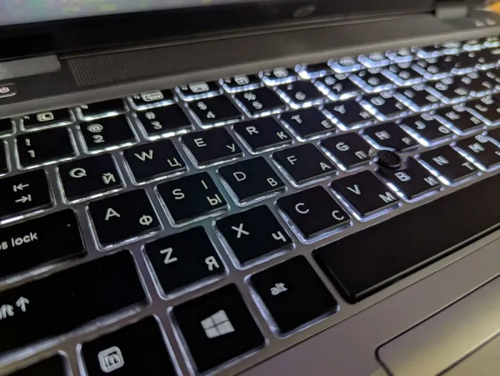 Ультрабук HP EliteBook 840 G4 / 14" (1920x1080) IPS / Intel Core i7-7600U (2 (4) ядра по 2.8 - 3.9 GHz) / 8 GB DDR4 / 240 GB SSD / Intel HD Graphics 620 / WebCam / Fingerprint / Windows 10 б/в - зображення 6