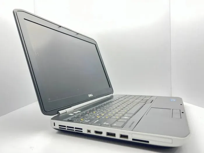 Ноутбук Б-клас Dell Latitude E5520 / 15.6" (1366x768) TN / Intel Core i5-2520M (2 (4) ядра по 2.5 - 3.2 GHz) / 4 GB DDR3 / 240 GB SSD / Intel HD Graphics 3000 / WebCam б/в - зображення 3