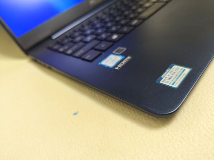 Ультрабук Asus Zenbook UX430U / 14" (1920x1080) IPS / Intel Core i5-8250U (4 (8) ядра по 1.6 - 3.4 GHz) / 8 GB DDR4 / 256 GB SSD / Intel UHD Graphics 620 / WebCam б/в - зображення 3