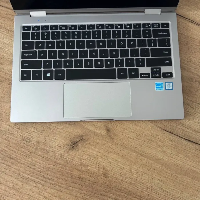 Ультрабук-трансформер Samsung NP930MBE-K05US / 13.3" (1920x1080) IPS Touch / Intel Core i7-8565U (4 (8) ядра по 1.8 - 4.6 GHz) / 16 GB DDR4 / 256 GB SSD / Intel UHD Graphics / WebCam б/в - зображення 7