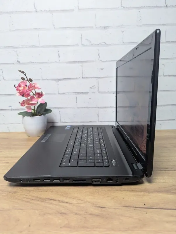 Ноутбук Б-клас Asus K73S / 17.3" (1920x1080) TN / Intel Core i3-2350M (2 (4) ядра по 2.3 GHz) / 8 GB DDR3 / 128 GB SSD + 750 GB HDD / nVidia GeForce GT 610M, 1 GB GDDR3, 64-bit / WebCam б/в - зображення 5