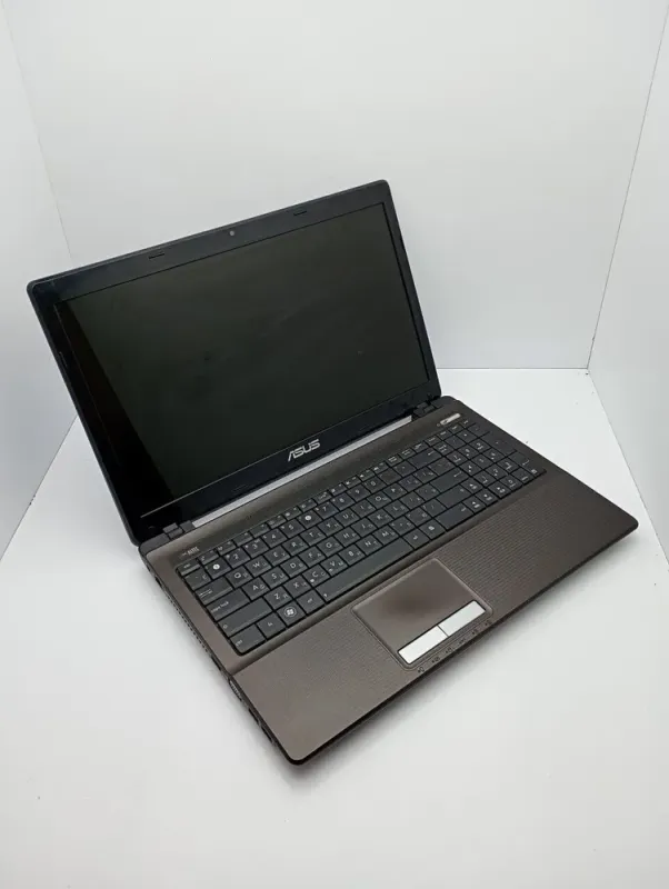 Ноутбук Asus K53/15.6" (1366x768) TN/AMD E-450 (2 ядра по 1.65 GHz)/6 GB DDR3/120 GB SSD/AMD Radeon HD 6320 Graphics/WebCam/АКБ не тримає б/в - зображення 3