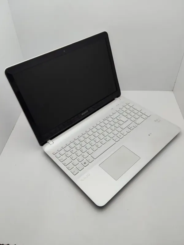 Ноутбук Б-клас Sony Vaio SVF156 / 15.6" (1366x768) TN / Intel Core i3-3217U (2 (4) ядра по 1.8 GHz) / 6 GB DDR3 / 500 GB HDD / nVidia GeForce GT 740M, 1 GB GDDR3, 128-bit / WebCam / АКБ не тримає б/в - зображення 4