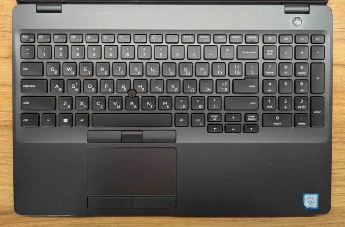 Ультрабук Б-клас Dell Latitude 5500 / 15.6" (1920x1080) IPS Touch / Intel Core i5-8365U (4 (8) ядра по 1.6 - 4.1 GHz) / 16 GB DDR4 / 512 GB SSD / Intel UHD Graphics / WebCam / Windows 10 б/в - зображення 4