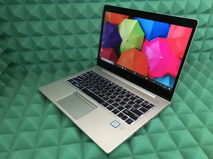 Ультрабук Б-клас HP EliteBook 830 G5 / 13.3" (1920x1080) IPS Touch / Intel Core i7-8650U (4 (8) ядра по 1.9 - 4.2 GHz) / 8 GB DDR4 / 256 GB SSD M.2 / Intel UHD Graphics 620 / WebCam / USB 3.1 / HDMI б/в - зображення 2