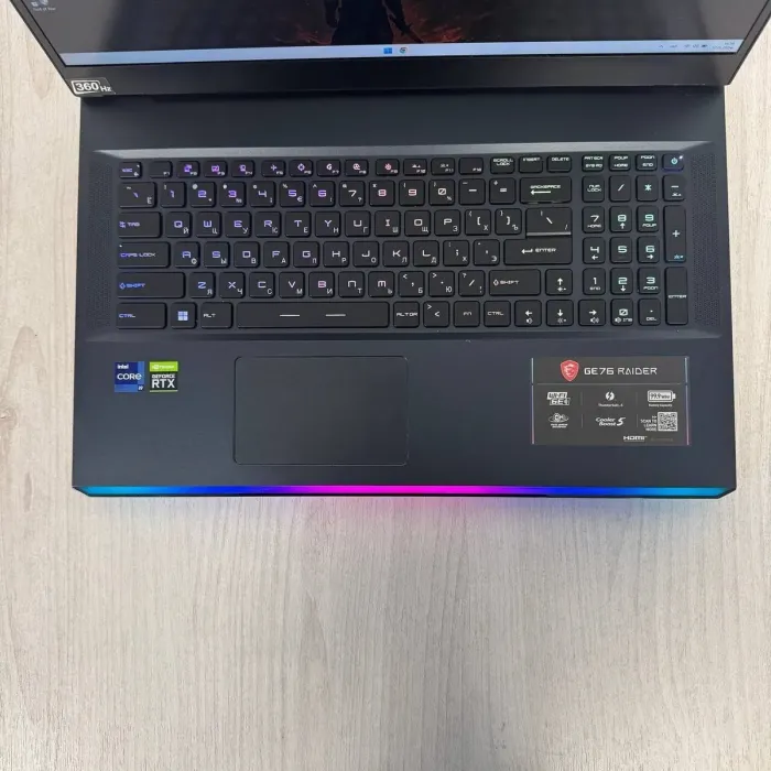 Ігровий ноутбук Б-класу MSI GE76 Raider 11UH / 17,3" (1920x1080) IPS / Intel Core i9-11980HK (8 (16 ядер по 3,3 - 5,0 ГГц) / 32 ГБ DDR4 / 512 ГБ SSD / nVidia GeForce RTX 3080, 16 ГБ GDDR6, 256-біт / WebCam б/в - зображення 4