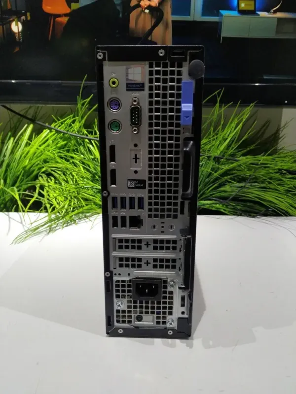 Комп'ютер Dell OptiPlex 7060 SFF / Intel Core i5-8400 (6 ядер по 2.8 - 4.0 GHz) / 8 GB DDR4 / 240 GB SSD / Intel UHD Graphics 630 / USB 3.1 / DisplayPort б/в - зображення 3