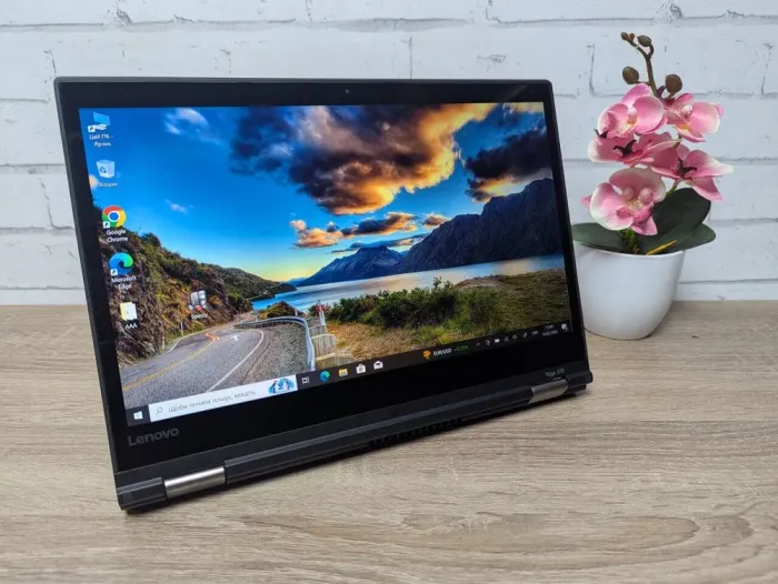 Ноутбук-трансформер Б-клас Lenovo Yoga 370 / 13.3" (1920x1080) TN Touch / Intel Core i5-7200U (2 (4) ядер по 2.5 - 3.1 GHz) / 8 GB DDR4 / 128 GB SSD / Intel HD Graphics 620 / WebCam б/в - зображення 4