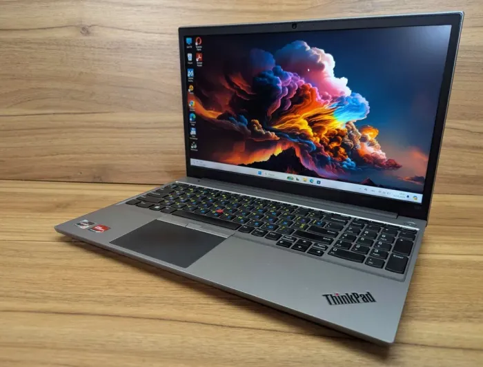 Ультрабук Б-клас Lenovo ThinkPad E15 Gen 4 / 15.6" (1920x1080) IPS / AMD Ryzen 5 5625U (6 (12) ядер по 2.3 - 4.3 GHz) / 16 GB DDR4 / 480 GB SSD / AMD Radeon Vega 7 Graphics / WebCam / Windows 10 б/в - зображення 5