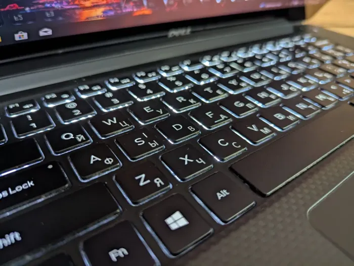 Ігровий ноутбук Dell XPS 15 9550 / 15.6" (3840x2160) IPS Touch / Intel Core i5-6300HQ (4 ядра по 2.3 - 3.2 GHz) / 16 GB DDR4 / 500 GB SSD / nVidia GeForce GTX 960M, 2 GB GDDR5, 128-bit / HDMI / Windows 10 б/в - зображення 6