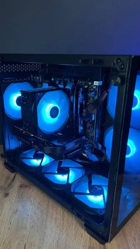 Збірка на замовлення: ігровий ПК AeroCool Dryft Mini Tower / AMD Ryzen 5 7500F (6 (12) ядер по 3,7 - 5,0 ГГц) / 32 ГБ DDR5 / 1000 ГБ SSD M.2 / nVidia GeForce RTX 5060, 8 ГБ GDDR7, 128-bit / 650 Вт - зображення 4