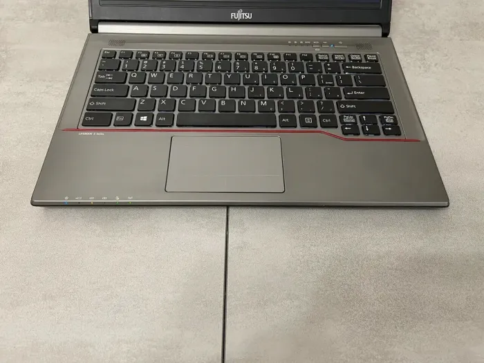 Ноутбук Fujitsu LifeBook E746 / 14" (1920x1080) IPS / Intel Core i7-6600U (2 (4) ядра по 2.6 - 3.4 GHz) / 16 GB DDR4 / 240 GB SSD / Intel HD Graphics 520 / DisplayPort б/в - зображення 6