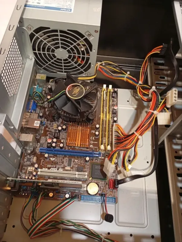 ПК Б-класс Grand 319B Tower / Intel Core 2 Quad Q8200 (4 ядра по 2.33 GHz) / 4 GB DDR2 / 60 GB SSD / Intel GMA 3100 Graphics / 400W б/в - зображення 6