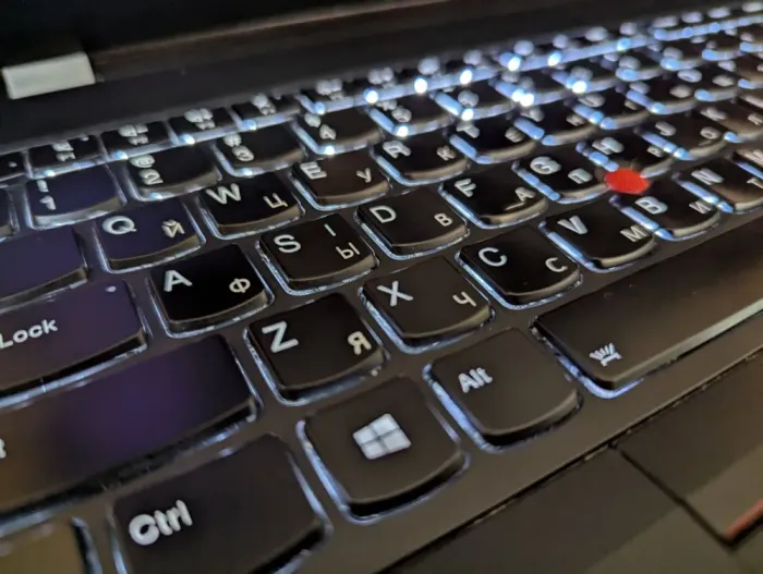 Ультрабук Lenovo ThinkPad T590 / 15.6" (1920x1080) IPS / Intel Core i7-8565U (4 (8) ядра по 1.8 - 4.6 GHz) / 16 GB DDR4 / 512 GB SSD / Intel UHD Graphics 620 / WebCam / TouchID / Windows 10 б/в - зображення 6