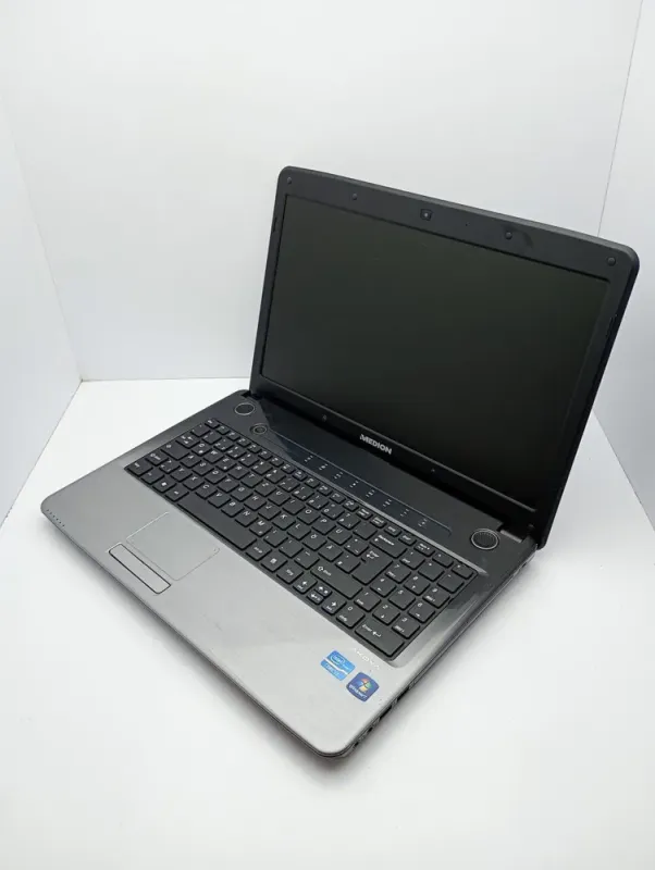 Ноутбук Medion Akoya P6634 / 15.6" (1366x768) TN / Intel Core i3-2350M (2 (4) ядра по 2.3 GHz) / 6 GB DDR3 / 500 GB HDD / Intel HD Graphics 3000 / WebCam / АКБ не тримає б/в - зображення 4