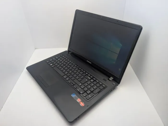 Ноутбук Samsung NP355 / 17.3" (1600x900) TN / AMD A4-4300M (2 ядра по 2.5 - 3.0 GHz) / 8 GB DDR3 / 240 GB SSD / AMD Radeon HD 7420G Graphics / WebCam б/в - зображення 4