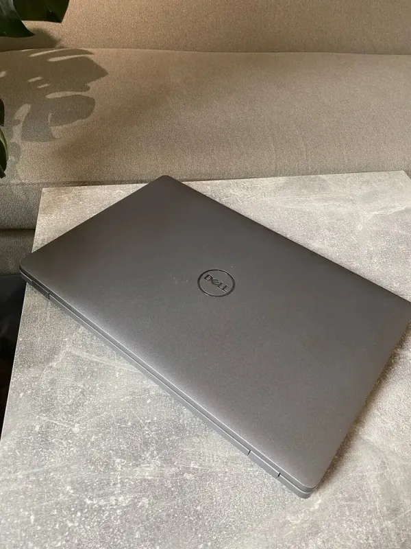 Ноутбук Dell Latitude 5511 / 15.6" (1920x1080) TN / Intel Core i7-10850H (6 (12) ядер по 2.7 - 5.1 GHz) / 32 GB DDR4 / 512 GB SSD / Intel UHD Graphics / WebCam / Win 11 б/в - зображення 3