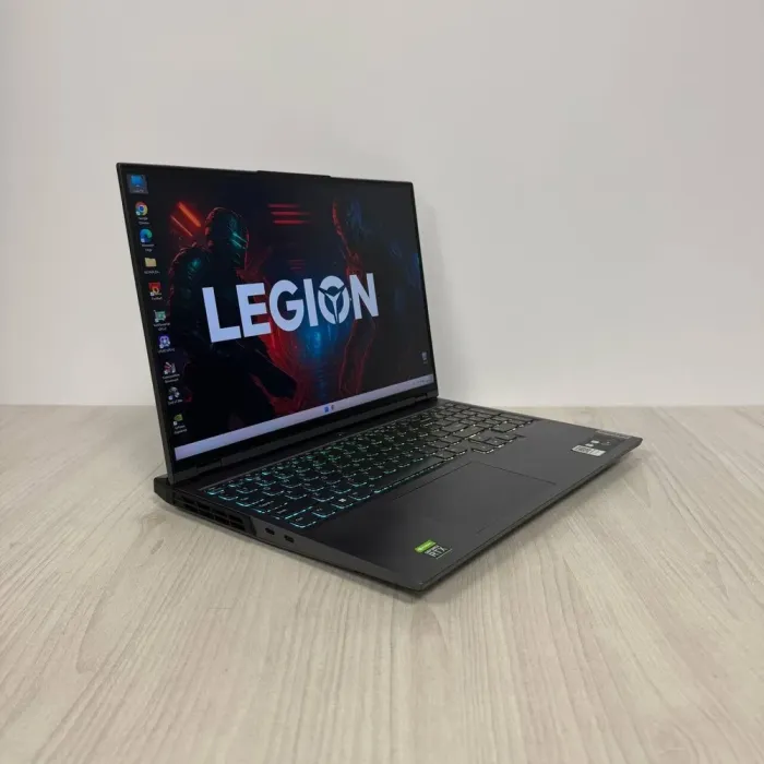 Ігровий ноутбук Б-класу Lenovo Legion 5 Pro 16ARH7H / 16" (2560x1600) IPS / AMD Ryzen 7 6800H (8 (16) ядер по 3,2 - 4,7 ГГц) / 16 ГБ DDR5 / 1000 ГБ SSD NVMe / nVidia GeForce RTX 3070 Ti, 8 ГБ GDDR6, 256-bit / WebCam б/в - зображення 4