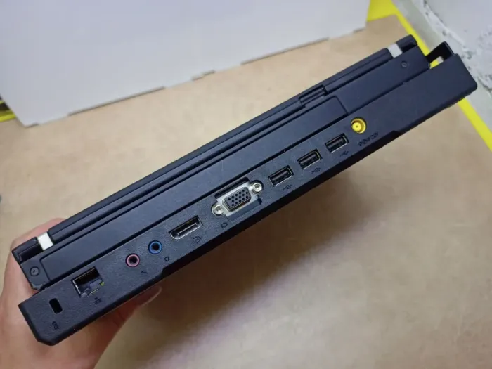 Ультрабук Б-клас Lenovo ThinkPad X201 / 12.1" (1280x800) TN / Intel Core i5-520M (2 (4) ядра по 2.4 - 2.93 GHz) / 4 GB DDR3 / 120 GB HDD / Intel HD Graphics / WebCam / Fingerprint б/в - зображення 7