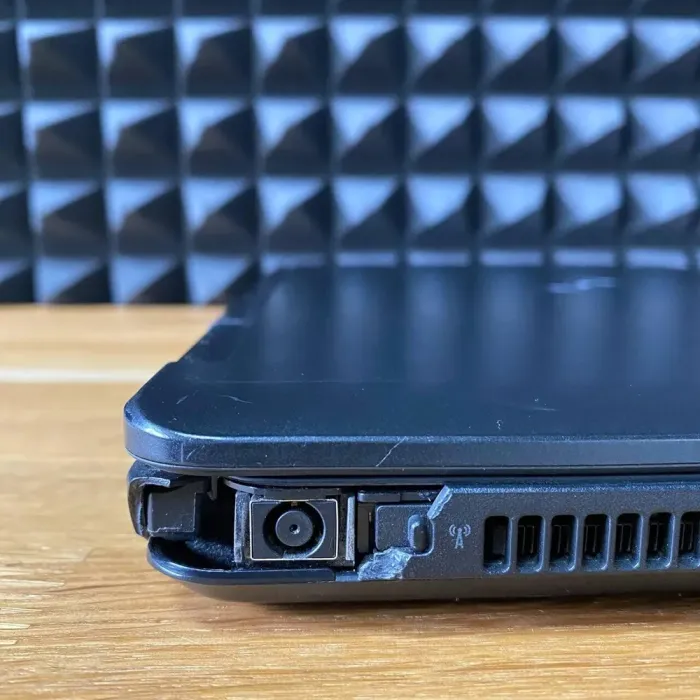 Ноутбук Б-клас Dell Latitude E5540 / 15.6" (1920x1080) TN / Intel Core i5-4310U (2 (4) ядра по 2.0 - 3.0 GHz) / 8 GB DDR3 / 128 GB SSD / nVidia GeForce GT 720M, 2 GB GDDR3, 64-bit / WebCam / DVD-ROM б/в - зображення 3