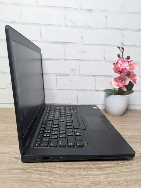 Ультрабук Dell Latitude 5480 / 14" (1920x1080) TN / Intel Core i5-6300U (2 (4) ядра по 2.4 - 3.0 GHz) / 8 GB DDR4 / 256 GB SSD / Intel HD Graphic 520 / WebCam б/в - зображення 6