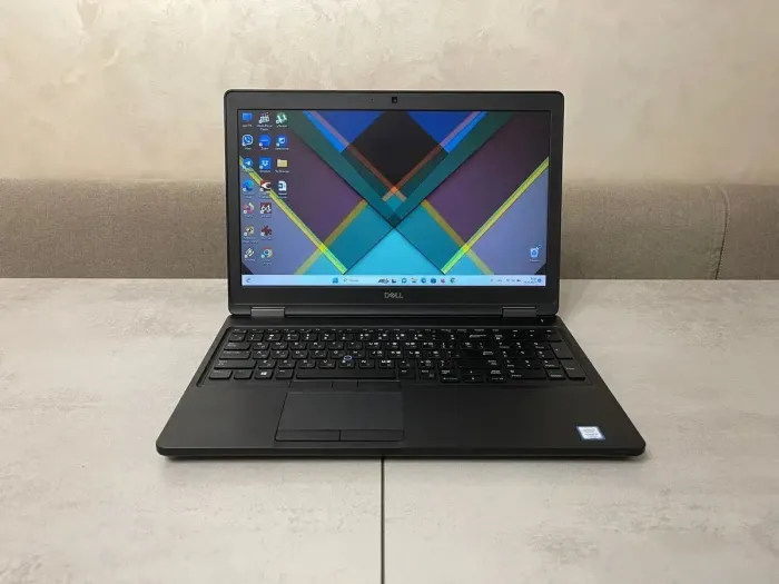 Ультрабук Dell Latitude 5590 / 15.6" (1366x768) TN / Intel Core i7-8650U (4 (8) ядра по 1.9 - 4.2 GHz) / 16 GB DDR4 / 256 GB SSD / Intel UHD Graphics 620 / WebCam / USB 3.1 / HDMI б/в - зображення 2