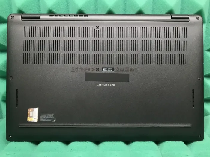 Ультрабук Б-клас Dell Latitude 7410 / 14" (1920x1080) IPS / Intel Core i5-10310U (4 (8) ядра по 1.7 - 4.4 GHz) / 16 GB DDR4 / 256 GB SSD / Intel UHD Graphics / WebCam / USB 3.2 / HDMI / Windows 10 б/в - зображення 9