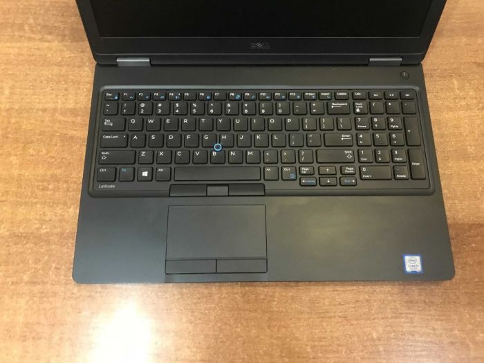 Ноутбук Dell Latitude 5590 / 15.6" (1920x1080) IPS / Intel Core i7-8565U (4 (8) ядра по 1.8 - 4.6 GHz) / 16 GB DDR4 / 256 GB SSD / Intel UHD Graphics / WebCam б/в - зображення 4