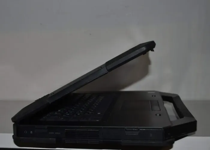 Захищений ноутбук Б-клас Dell Latitude 5414 Rugged / 14" (1366x768) TN / Intel Core i5-6300U (2 (4) ядра по 2.4 - 3.0 GHz) / 8 GB DDR4 / 240 GB SSD / Intel HD Graphics 520 / Windows 11 Pro б/в - зображення 6