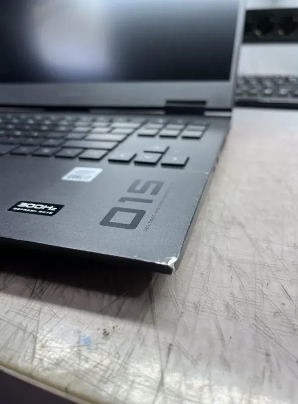 Ігровий ноутбук Б-класу HP Omen 15-ek0013dx / 15.6" (1920x1080) IPS / Intel Core i7-10750H (6 (12) ядер по 2.6 - 5.0 GHz) / 16 GB DDR4 / 480 GB SSD / nVidia GeForce RTX 2060, 6 GB GDDR6, 192-bit / WebCam б/в - зображення 4