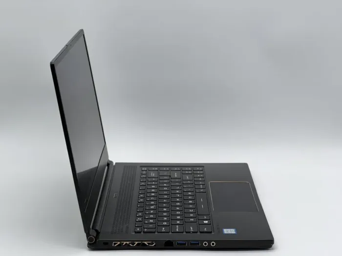 Ігровий ноутбук MSI GS65 Stealth 9SE / 15.6" (1920x1080) IPS / Intel Core i7-9750H (6 (12) ядер по 2.6 - 4.5 GHz) / 32 GB DDR4 / 480 GB SSD / nVidia GeForce RTX 2060, 6 GB GDDR6, 192-bit / WebCam б/в - зображення 3