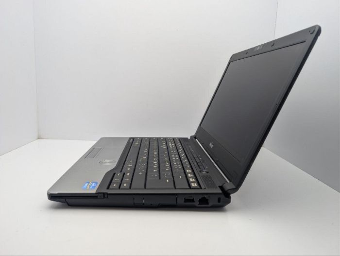 Ноутбук Fujitsu LifeBook S792 / 13.3" (1366x786) TN / Intel Core i7-3612QM (4 (8) ядра по 2.1 - 3.1 GHz) / 8 GB DDR3 / 640 GB HDD / Intel HD Graphics 4000 / WebCam б/в - изображение 4