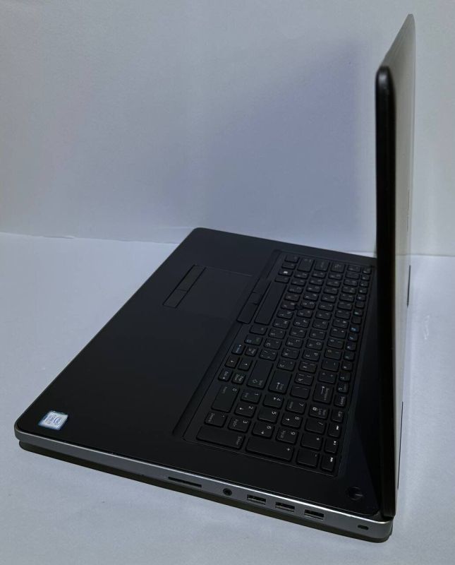 Мобільна робоча станція Б-клас Dell Precision 7720 / 17.3" (1920x1080) IPS / Intel Core i7-7920HQ (4 (8) ядра по 3.1 - 4.1 GHz) / 16 GB DDR4 / 256 GB SSD + 256 GB SSD / nVidia Quadro P3000, 6 GB GDDR5, 192-bit / WebCam / Win 11 Pro б/в - зображення 5