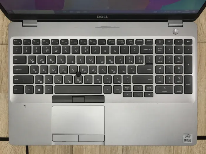 Ноутбук Б-клас Dell Latitude 5511 / 15.6" (1366x768) TN / Intel Core i5-10300H (4 (8) ядра по 2.5 - 4.5 GHz) / 8 GB DDR4 / 256 GB SSD M.2 / Intel UHD Graphics / WebCam / Windows 10 б/в - зображення 4