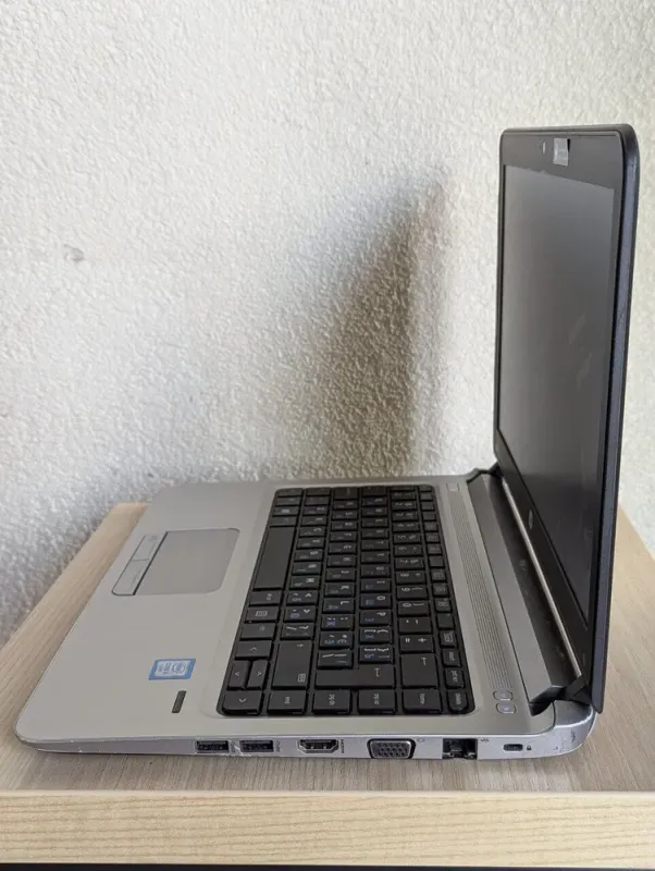 Ноутбук Б-клас HP ProBook 430 G3 / 13.3" (1366x768) TN / Intel Core i3-6100U (2 (4) ядра по 2.3 GHz) / 8 GB DDR3 / 128 GB SSD / Intel HD Graphics 520 / WebCam б/в - зображення 8