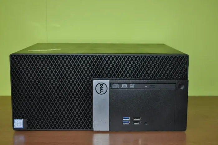 Комп'ютер Dell OptiPlex 3040 Tower / Intel Core i5-6500 (4 ядра по 3,2 - 3,6 ГГц) / 8 ГБ DDR3 / 500 ГБ HDD / Intel HD Graphics 530 / DVD-ROM / Windows 11 Pro б/в - зображення 2