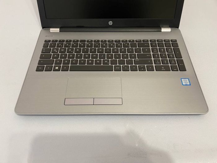 Ноутбук HP 250 G6 / 15.6" (1920x1080) TN / Intel Core i3-6006U (2 (4) ядра по 2.0 GHz) / 8 GB DDR4 / 240 GB SSD / Intel HD Graphics 520 / WebCam / DVD-ROM б/в - зображення 4