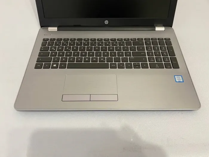 Ноутбук HP 250 G6 / 15.6" (1920x1080) TN / Intel Core i3-6006U (2 (4) ядра по 2.0 GHz) / 8 GB DDR4 / 240 GB SSD / Intel HD Graphics 520 / WebCam / DVD-ROM б/в - зображення 4