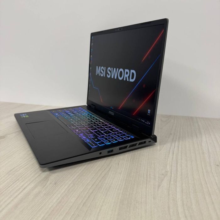 Ігровий ноутбук Б-клас MSI Sword 16 HX B13VGKG / 16" (2560x1600) IPS / Intel Core i7-13700HX (16 (24) ядер по 2.1 - 5.0 GHz) / 32 GB DDR5 / 1000 GB SSD NVMe / nVidia GeForce RTX 4070, 8 GB GDDR6, 128-bit б/в - зображення 5