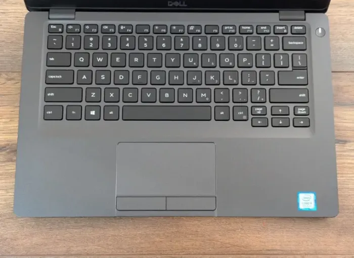 Ноутбук Dell Latitude 5401 / 14" (1366x768) TN / Intel Core i5-9300H (4 (8) ядра по 2.4 - 4.1 GHz) / 8 GB DDR4 / 256 GB SSD / Intel UHD Graphics 630 / WebCam б/в - зображення 3