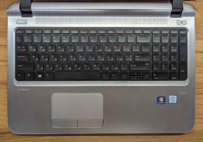 Ноутбук HP ProBook 450 G3 / 15.6" (1366x768) TN / Intel Core i5-6200U (2 (4) ядра по 2.3 - 2.8 GHz) / 8 GB DDR3 / 240 GB SSD / HD Graphics 520 / WebCam / Fingerprint / Windows 10 б/в - зображення 3