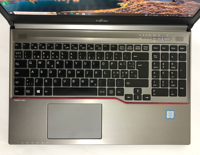 Ноутбук Fujitsu LifeBook E756 / 15.6" (1920x1080) IPS / Intel Core i5-6200U (2 (4) ядра по 2.3 - 2.8 GHz) / 8 GB DDR4 / 256 GB SSD / Intel HD Graphics 520 / WebCam / DVD-ROM / Win 10 Pro б/в - зображення 7